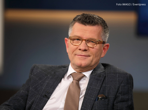 Prof. Dr. Peter Dabrock (Professor fuer Systematische Theologie und ehemaliger Vorsitzender des Deutschen Ethikrates) in der ARD-Talkshow ANNE WILL