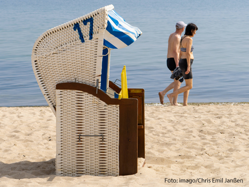 Touristen am Strand von Timmendorfer Strand