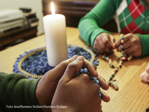 Am 2. und 3. Mai sind Gläubige dazu aufgerufen, um Geistliche Berufung zu beten. Foto: Romano Siciliani/Romano Siciliani/KNA