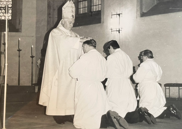 Bischof Johannes Braun weiht drei Ständige Diakone