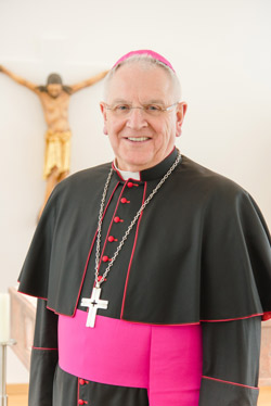 Porträtbild von Bischof Heinrich Timmerevers