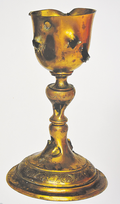 Dieser Kelch aus der Herz- Jesu- Kapelle in Neisse wurde als „Reliquie“ bei der Seligsprechung präsentiert.