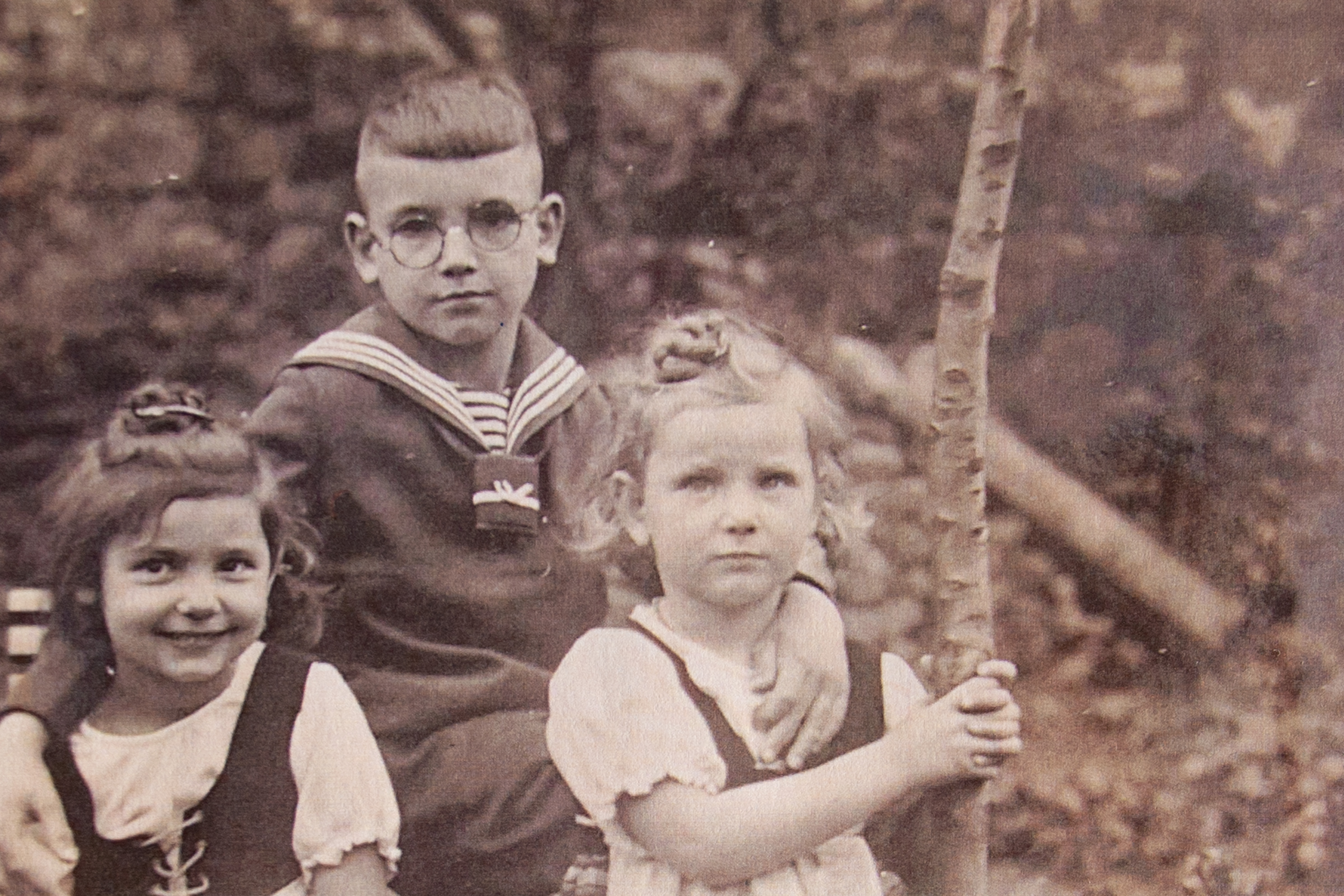 Historisches Bild mit drei Kindern