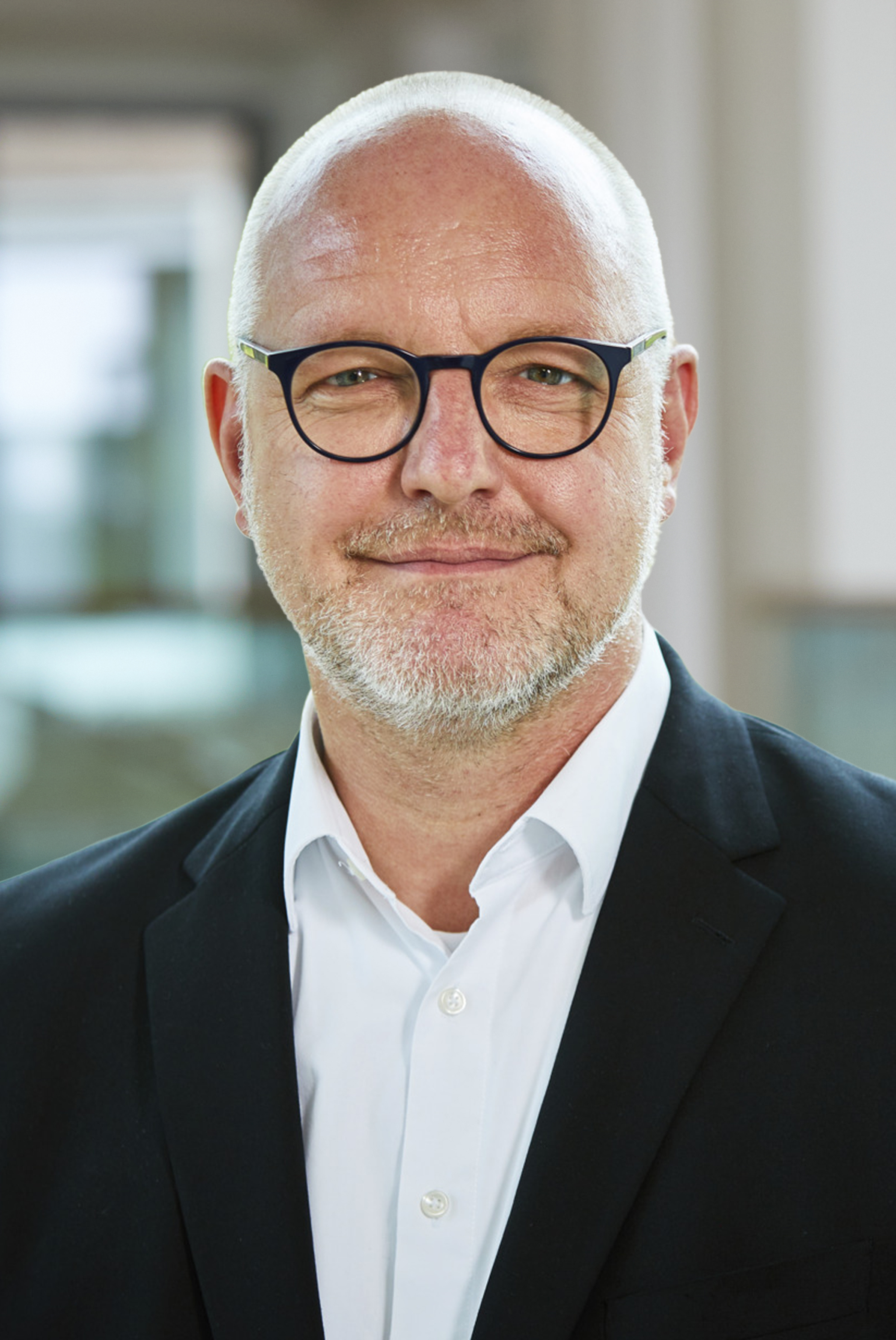 Ein mann mit Brille