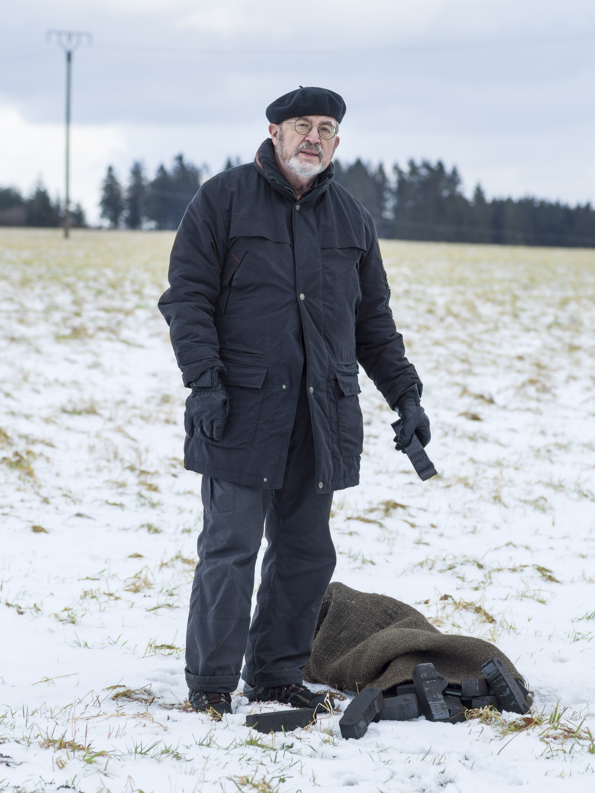 Mann auf Feld
