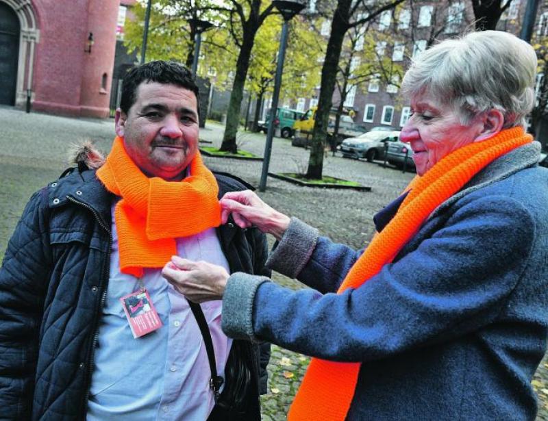 St. Georg in leuchtendem Orange