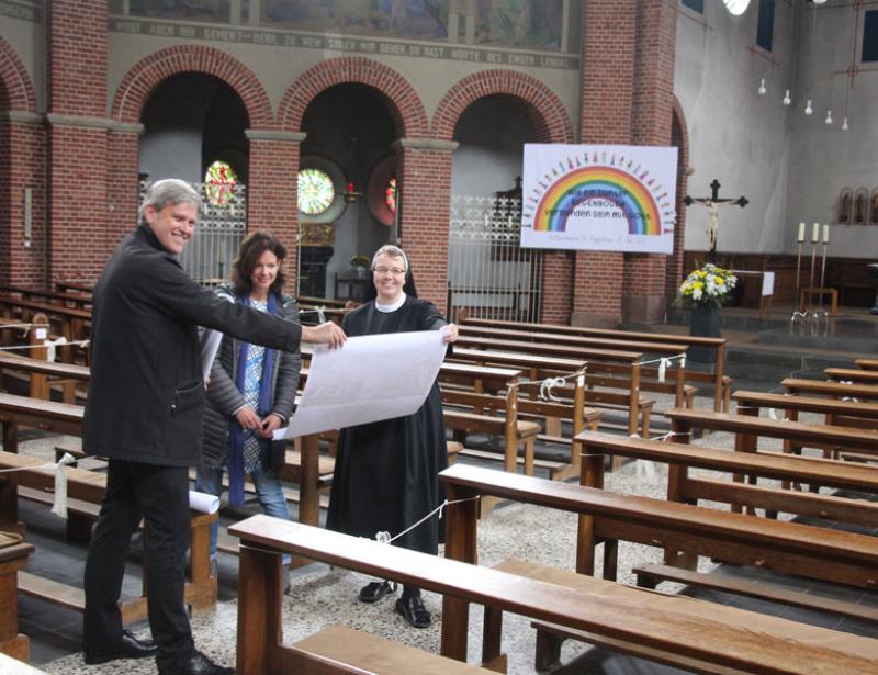 "Wir sammeln uns um Christus"