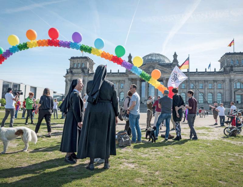 AIDS: Warum sie helfen, wo andere ausgrenzen