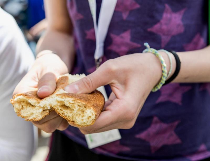 Geteiltes Brot, geteilter Keks