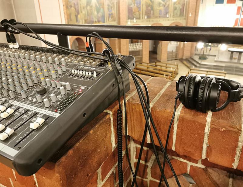 Mischpult auf dem Orgelboden