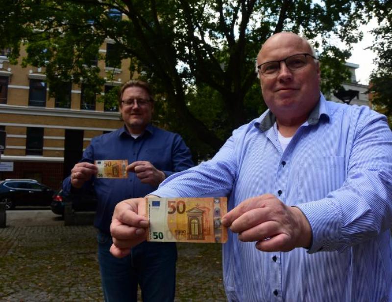 Geld vermehren und Armen helfen