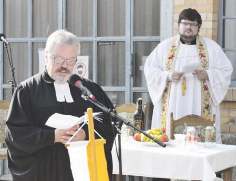 Schulter an Schulter