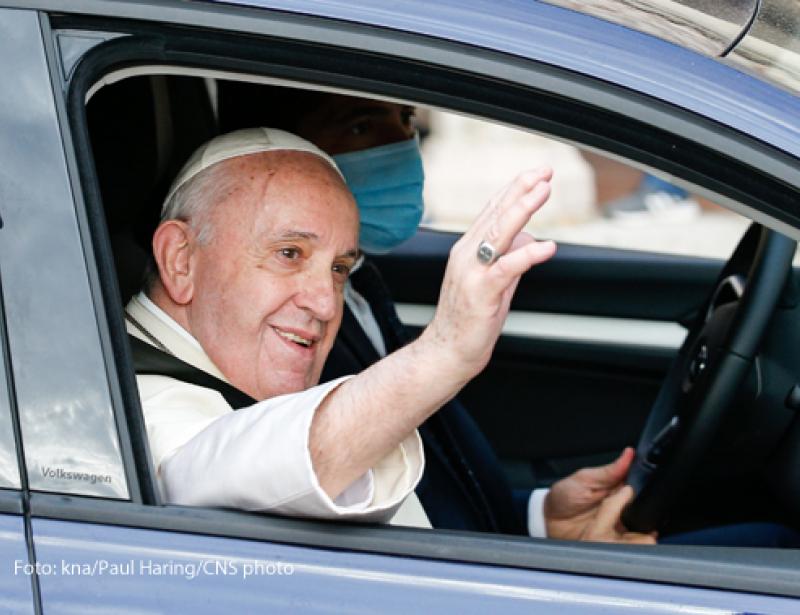 Papst befürwortet eingetragene Partnerschaft