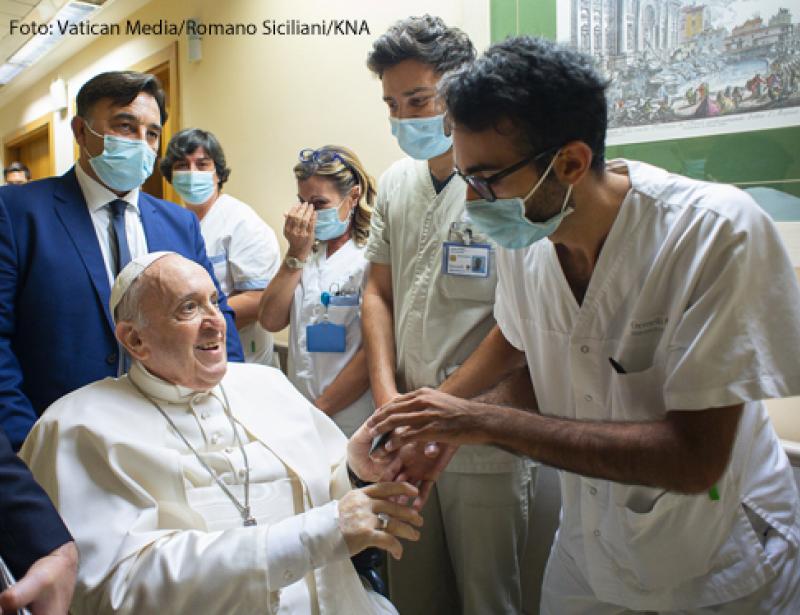 Papst aus Klinik entlassen 