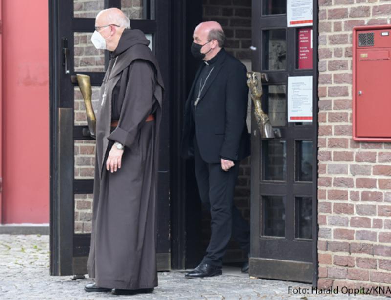 Päpstliche Visitatoren reisen ab 