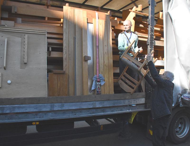 Bilder, Bänke, Beichtstuhl