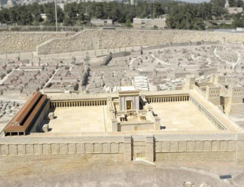 Gigantisches Bauwerk