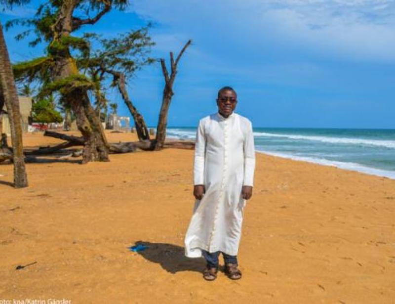Kirche, Friedhof und Schule in Gefahr