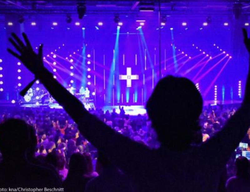 Profi-Popshow zu Ehren Gottes