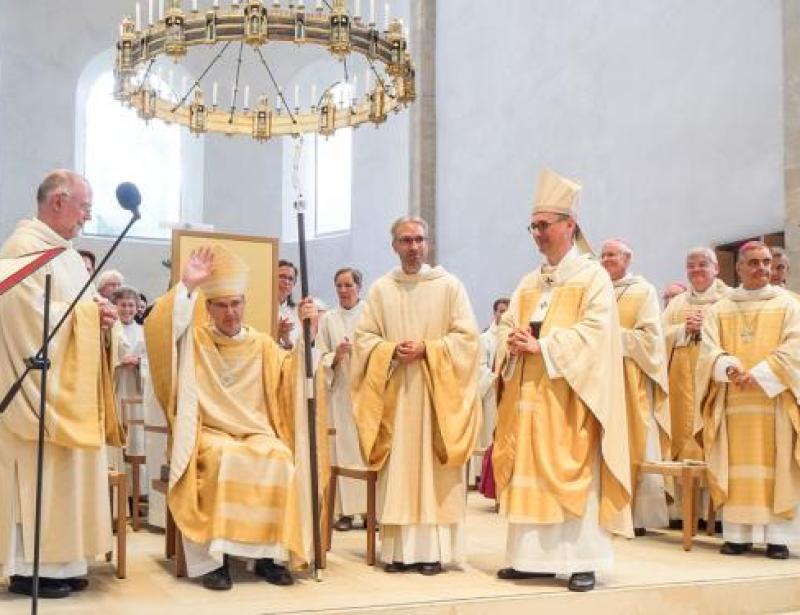 Viel Applaus für den neuen Bischof