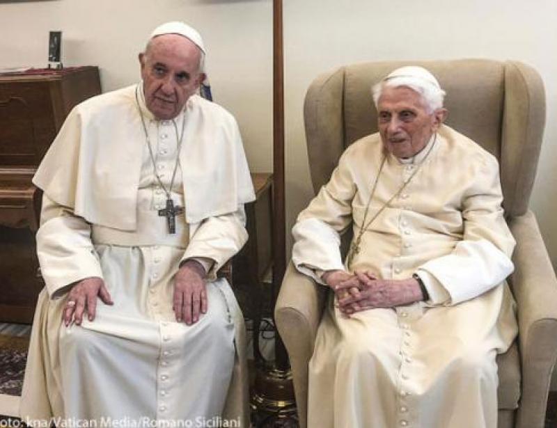 Benedikt XVI. verteidigt Rolle als Alt-Papst