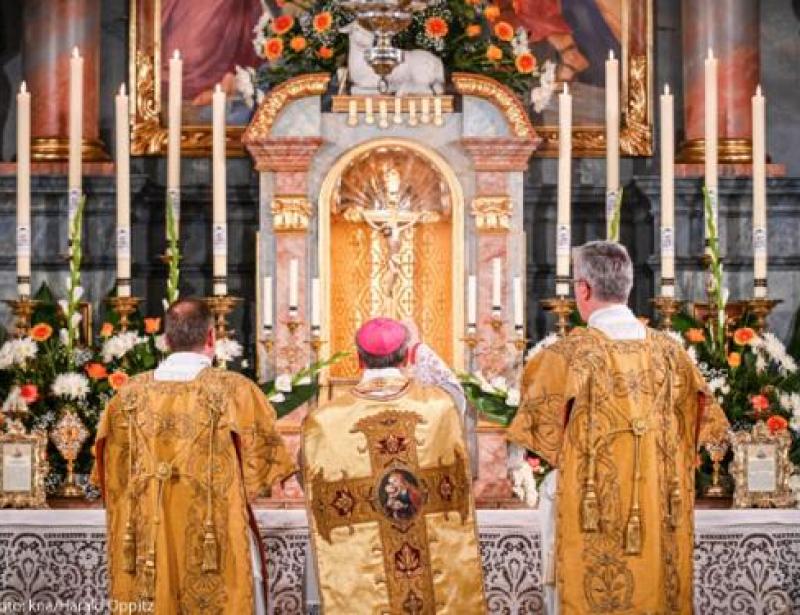 Papst engt Zuständigkeit für Alte Messe ein