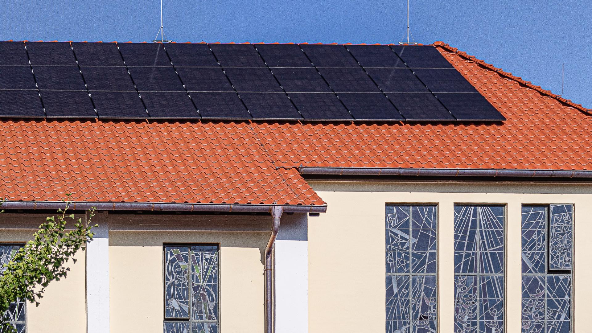 Klimaschutz auf dem Kirchendach: Photovoltaikanlage