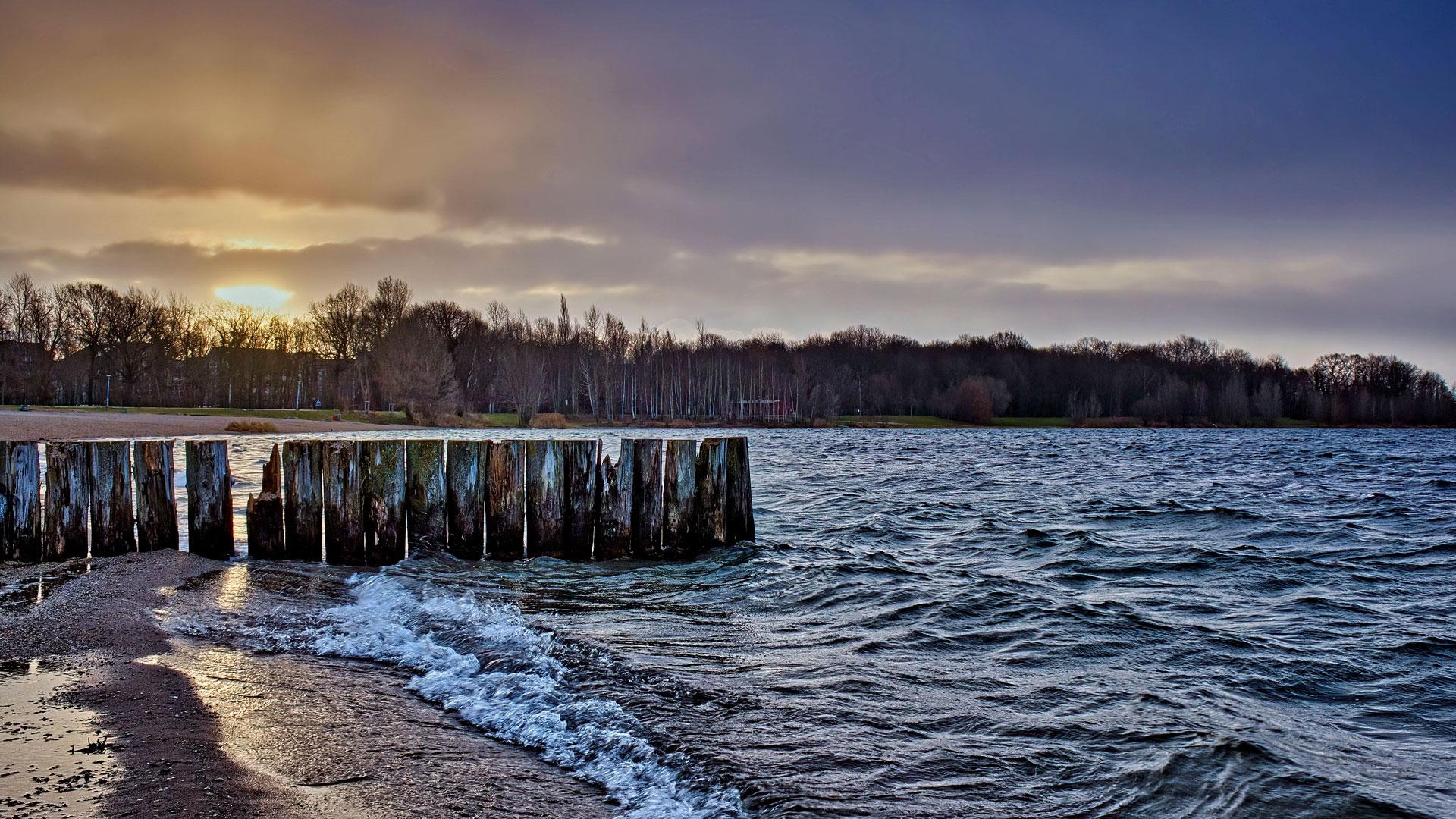 Sonnenaufgang am Cospudener See bei Leipzig