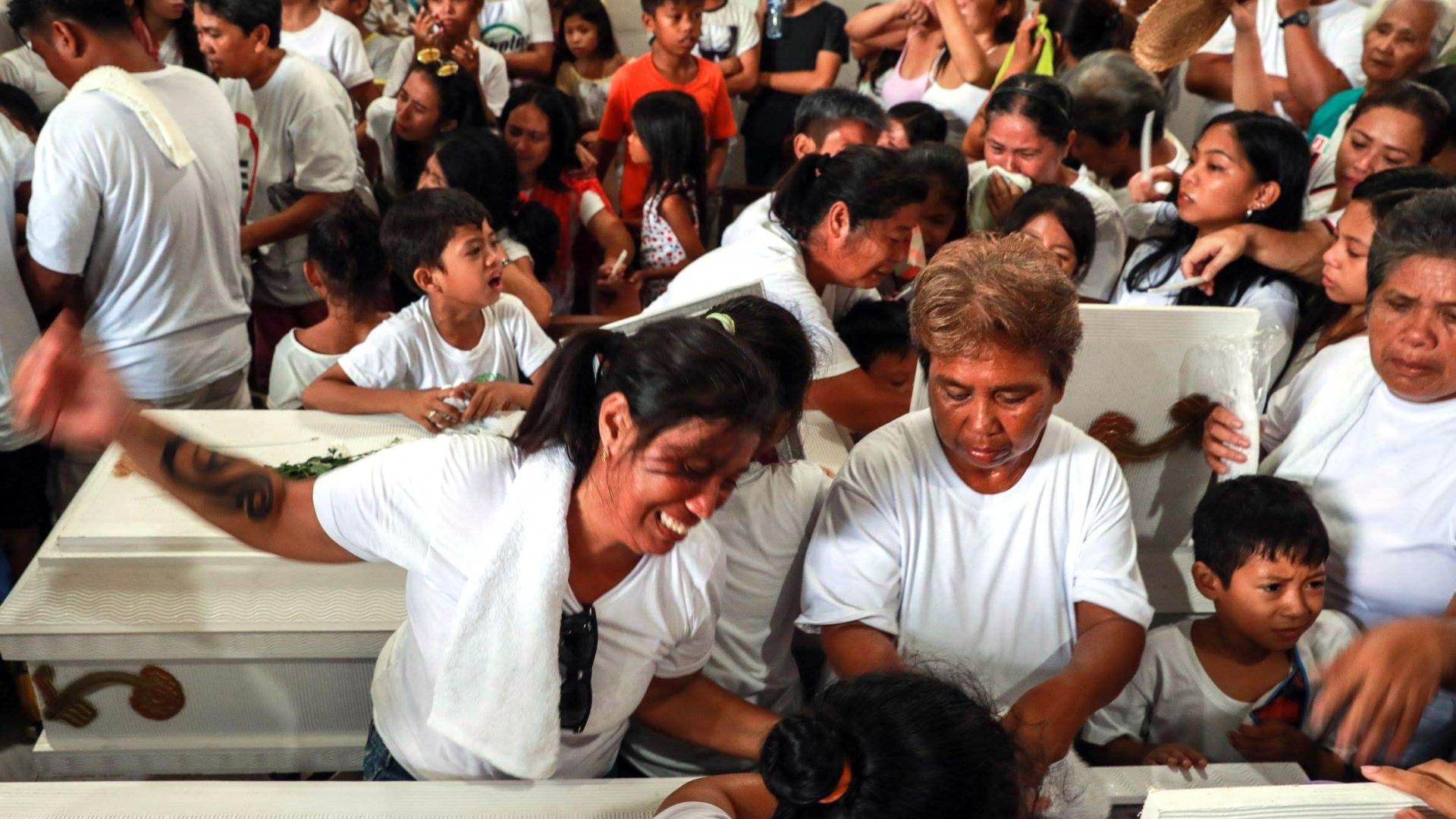 Familien trauern um tote Angehörige