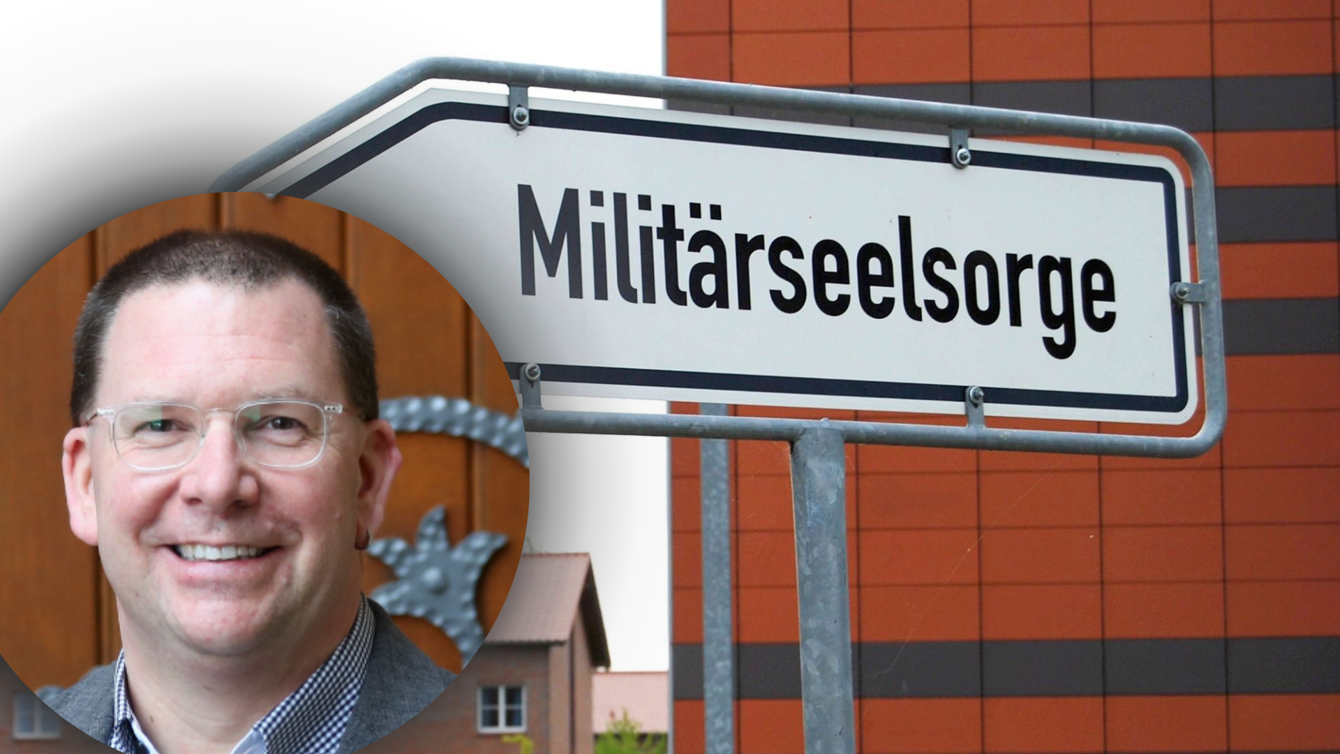 Schild Militärseelsorge und Pfarrer Daniel Brinker