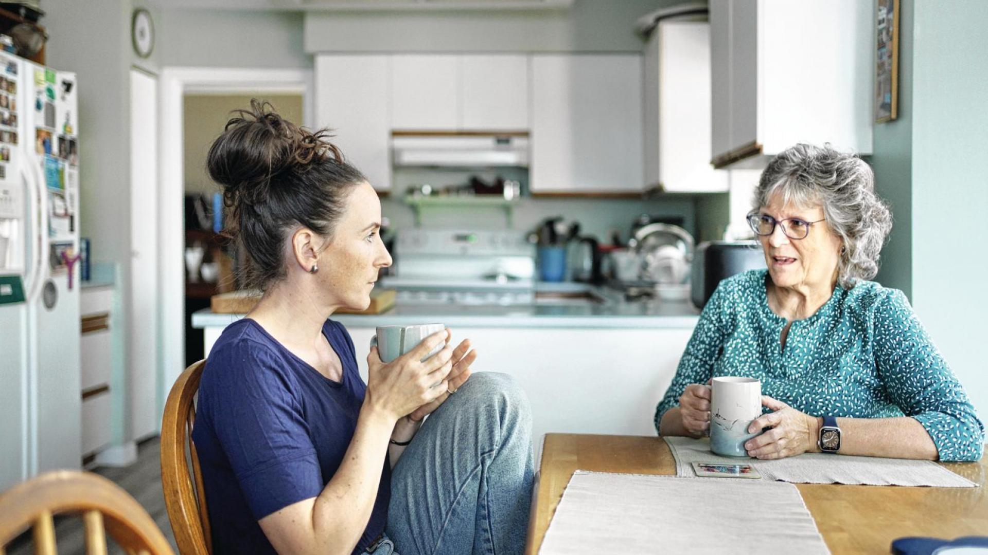 Gespräch zwischen Mutter und Tochter