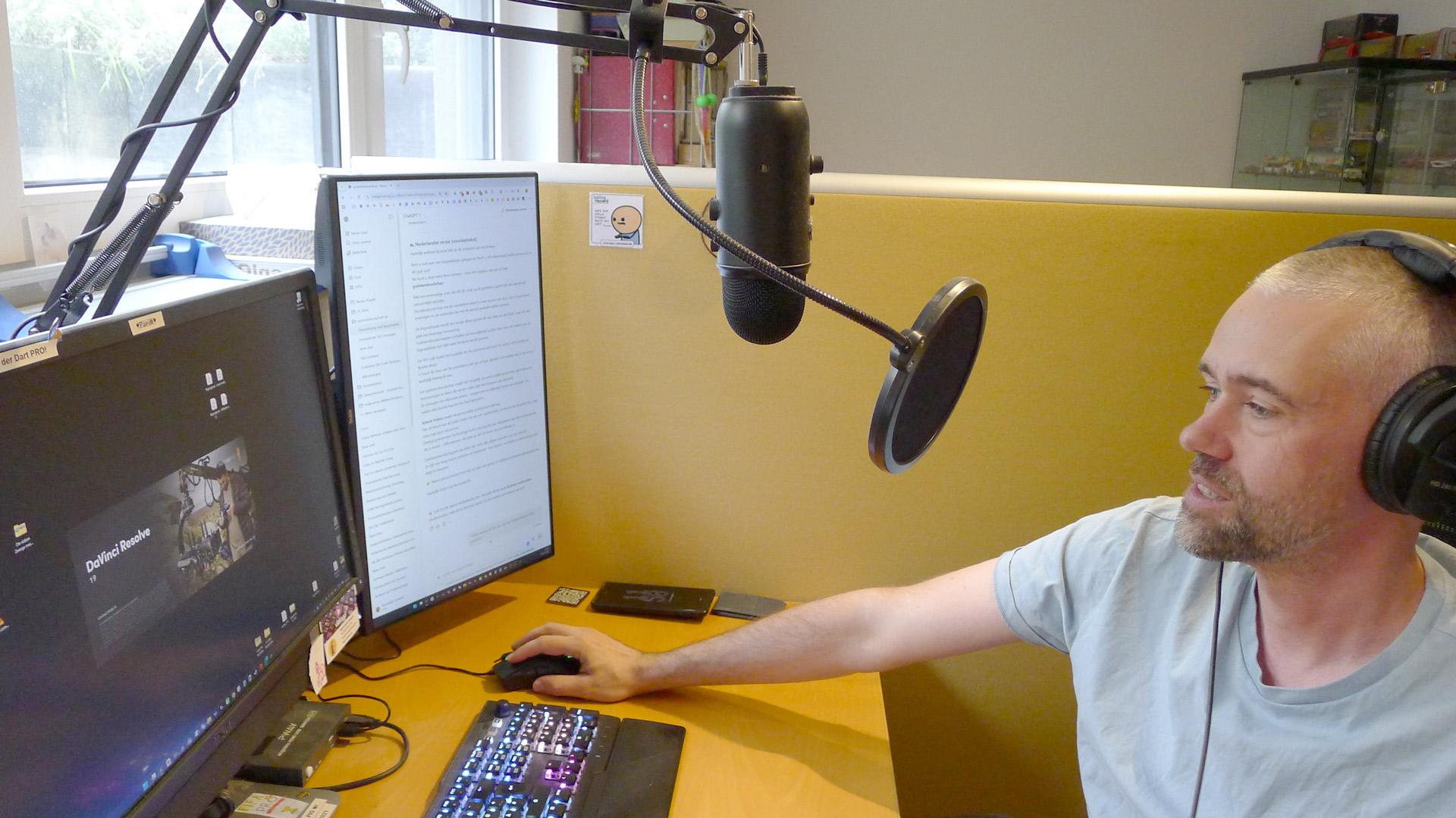 Bernhard Schenk an seinem Arbeitsplatz.