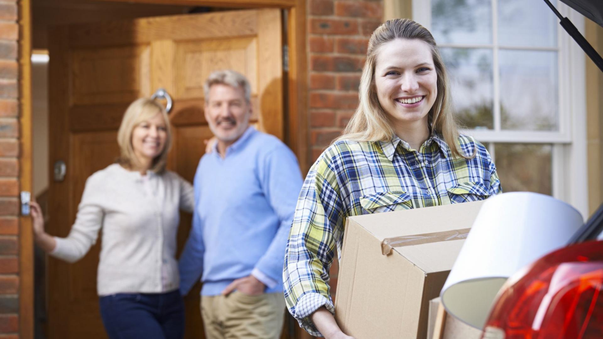 erwachsenes Kind zieht aus