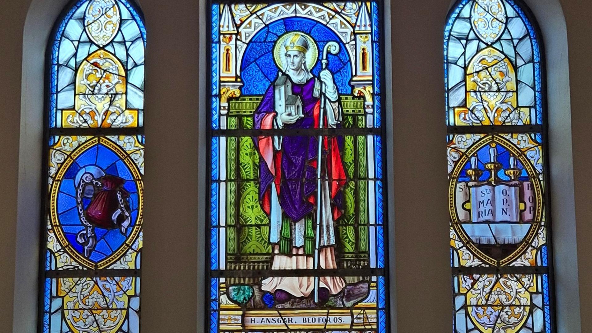 Kirchenfenster mit Ansgar-Darstellung