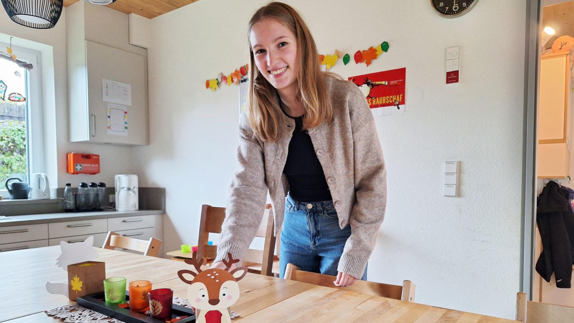 Junge Frau im Freiwlligendienst