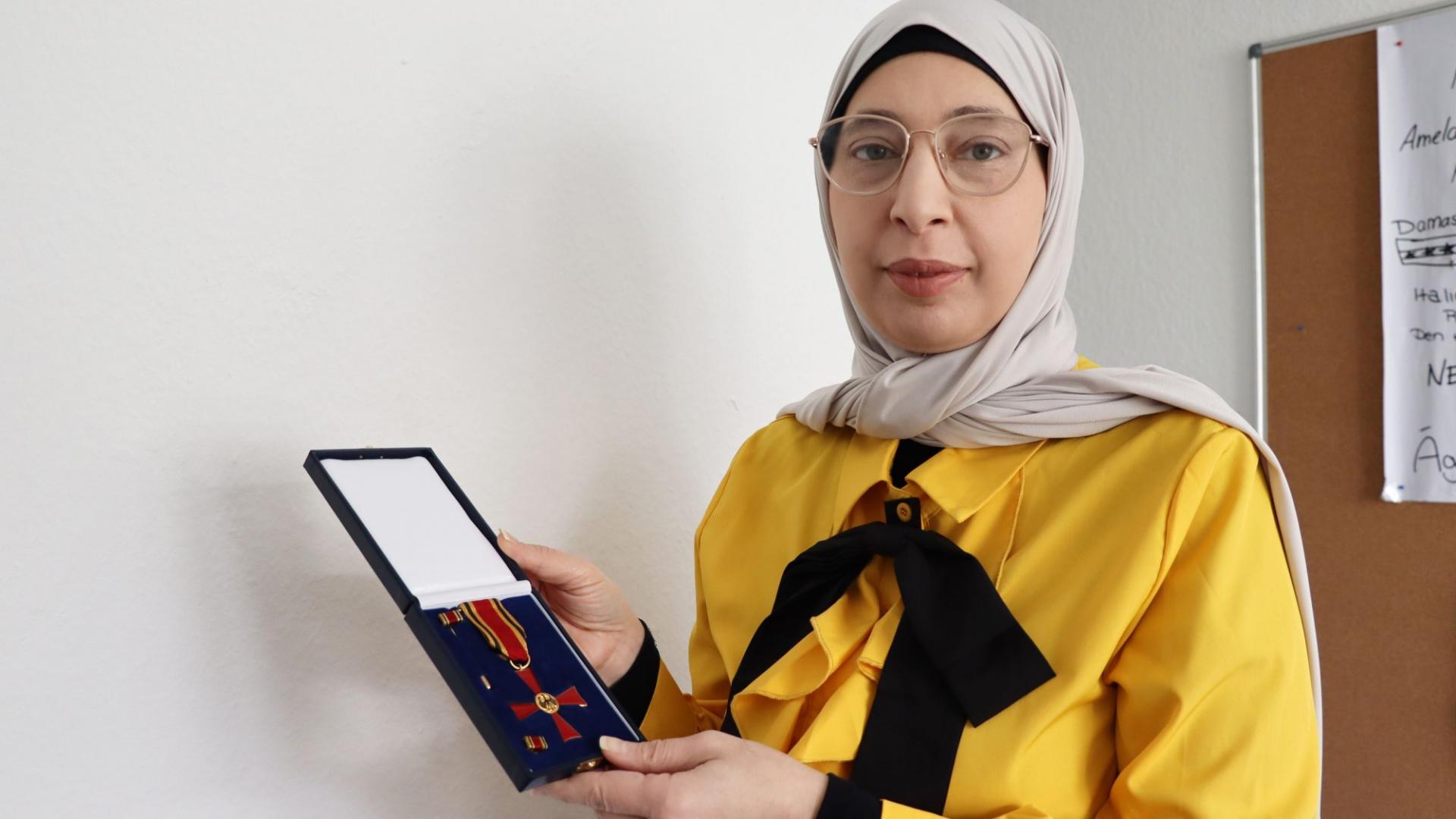 Dua Zeitun mit Bundesverdienstorden