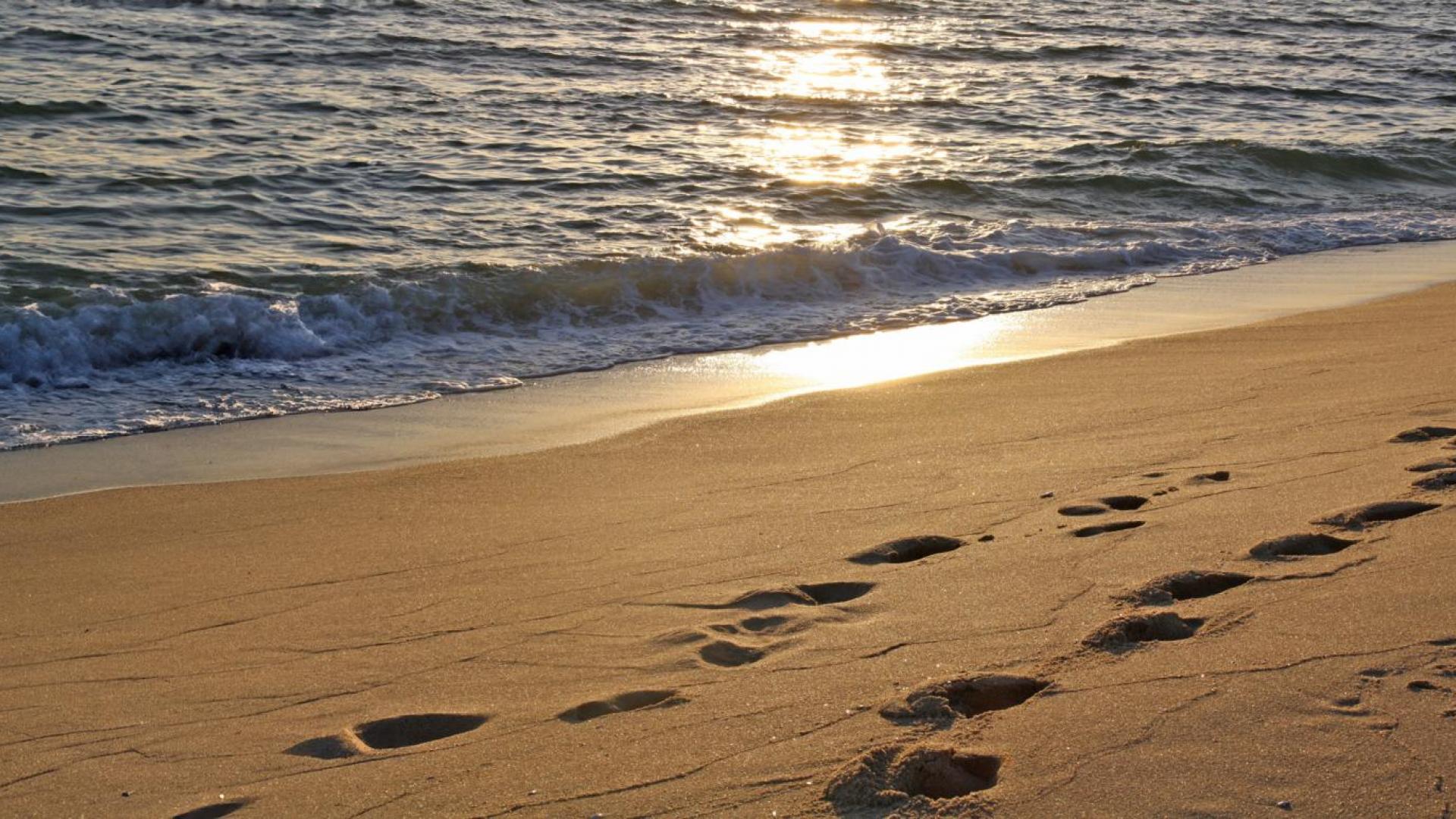 Fußspuren am Strand