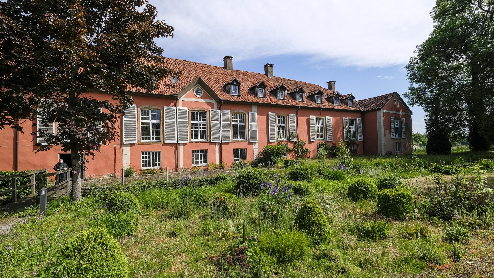 Außenansicht eines herrschaftlich wirkenden Gebäudes