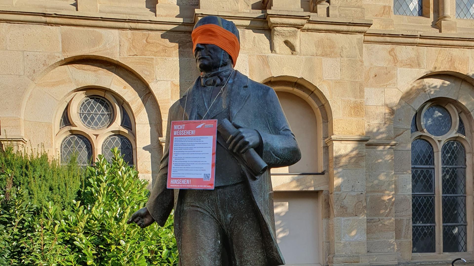 Statue von Ludwig Windthorst mit verbundenen Augen