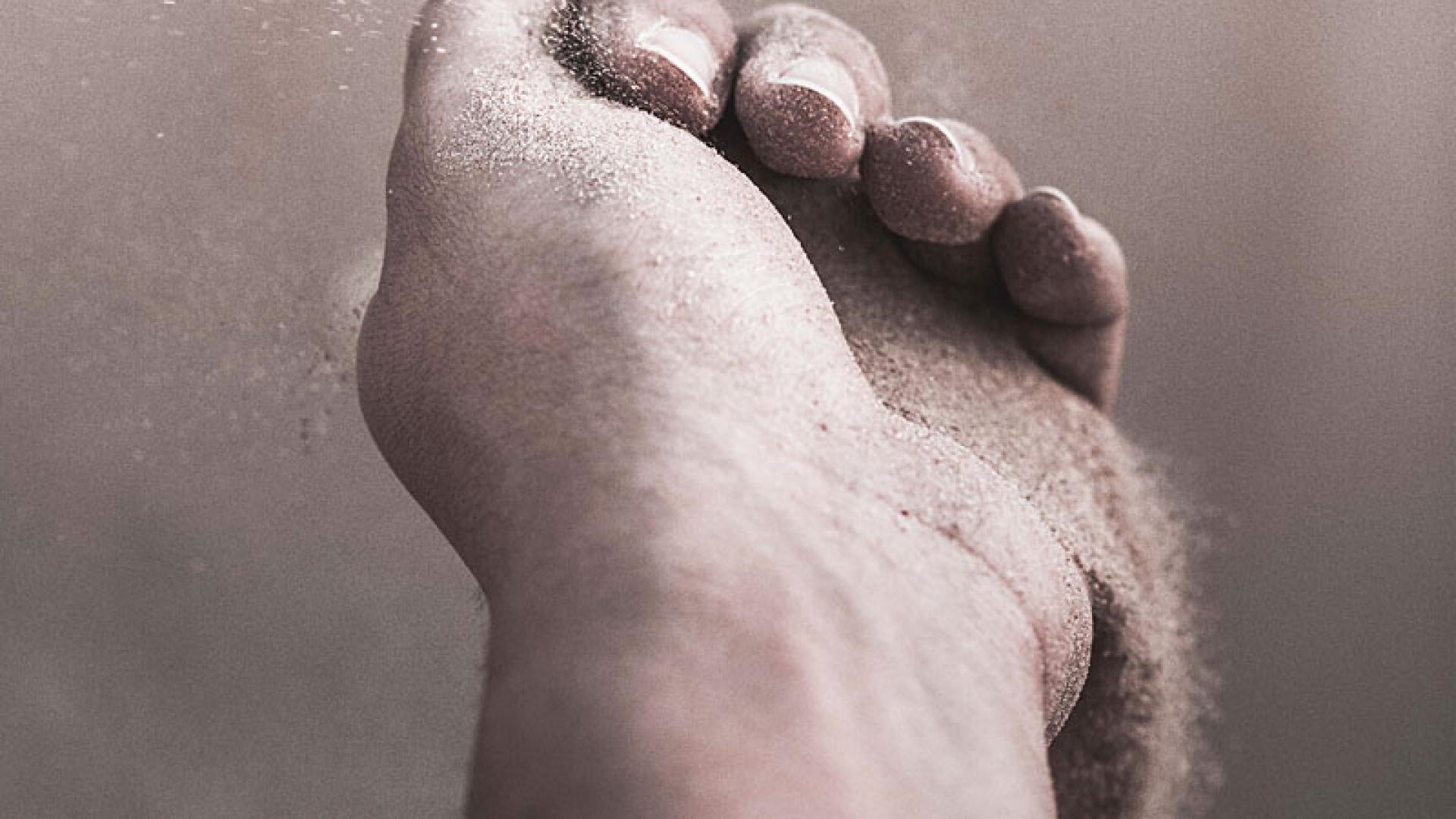 22_02_hand_sand.jpg